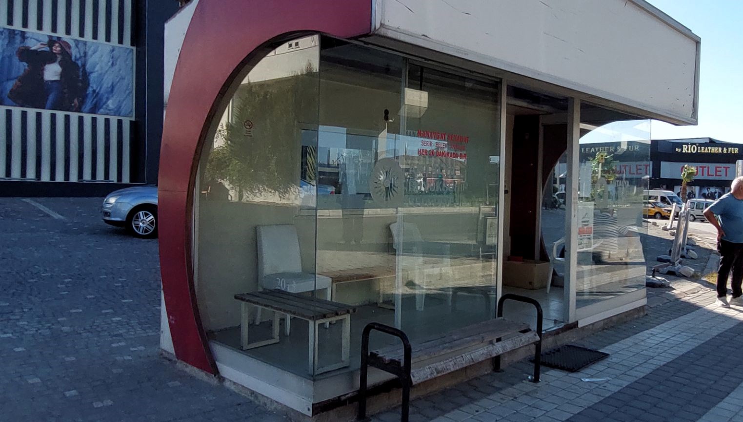 antalyada durakta olum hareketsizduruyordu yasamini yitirdigi belirlendi MZ1zd8TI