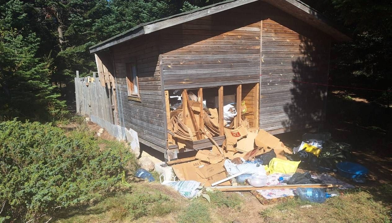 ayinin girdigi barakada hasar olusturdu y8RcPcYg