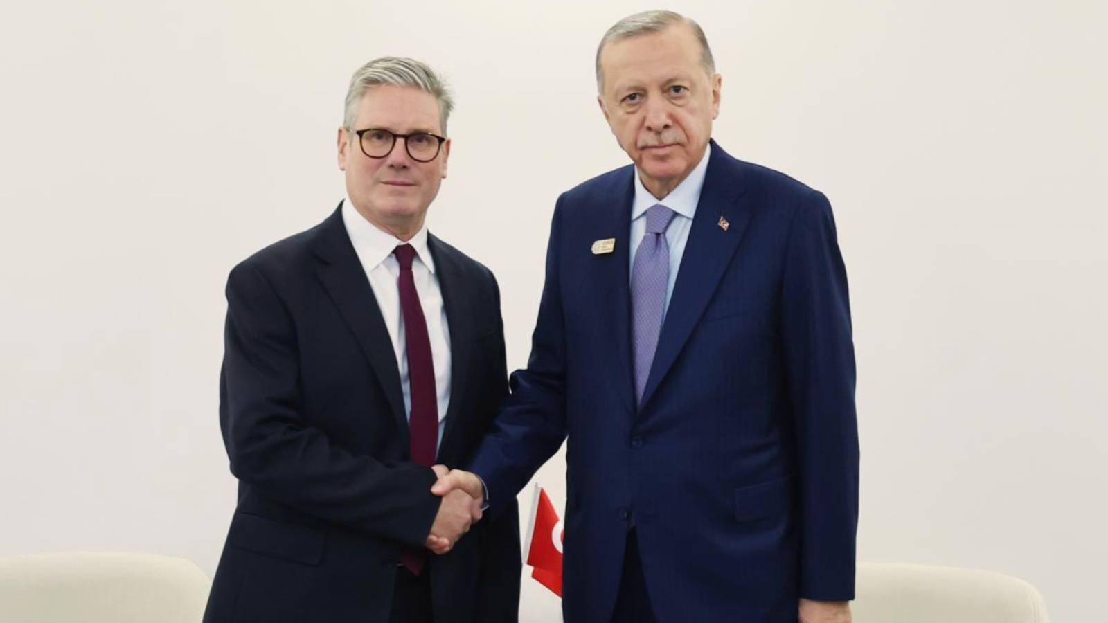 cumhurbaskani erdogan ingiltere basbakani starmer ile telefonda gorustu filistin bolgesel ve kuresel konular ele alindi uRZxMqCz