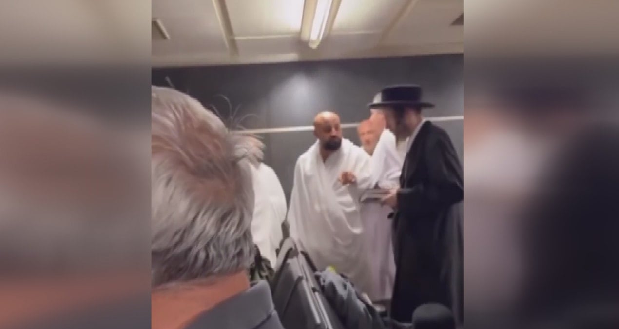 sabiha gokcen havalimaninda kavga umre yolculari ile yahudi yolcular birbirine girdi BMOANFYa