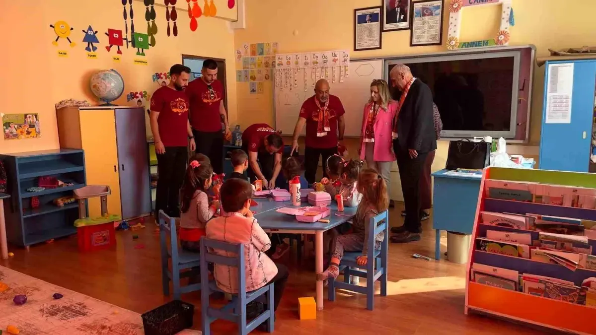 ultraslandan yildiz koyu ogrencilerine destek ugM3HDtF