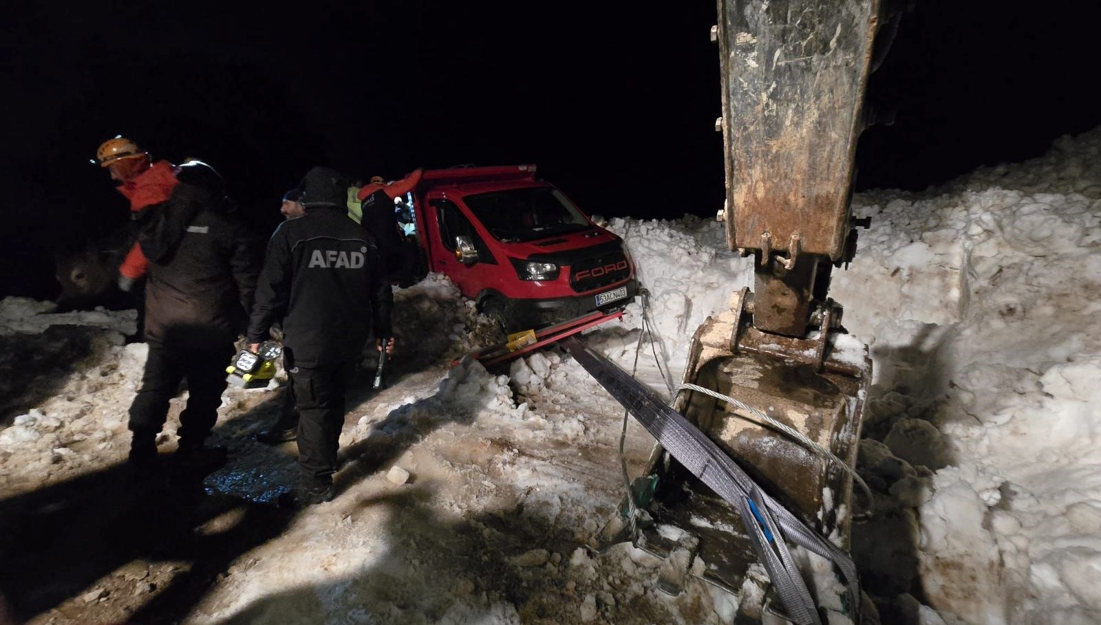 yaylada araclarin uzerine cig dustu 15 vatandas kurtarildi ukgGaLF5