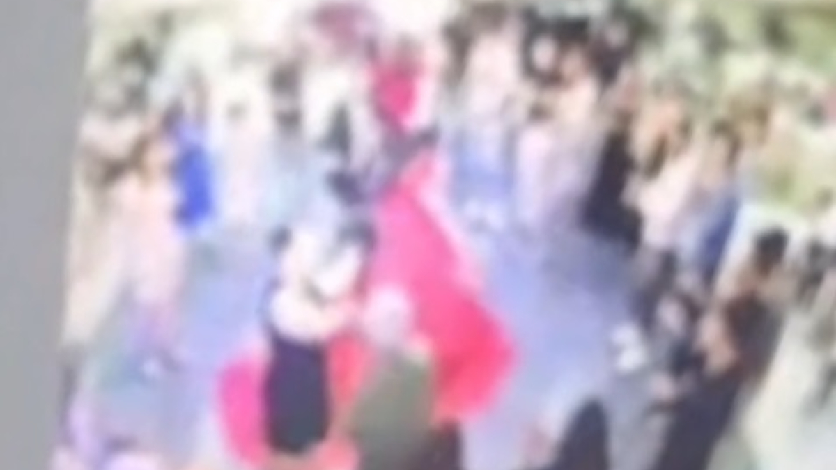 adanada kina gecesinde avize dustu pistte dans eden gelin olumden dondu UDpS1PbC.jpg