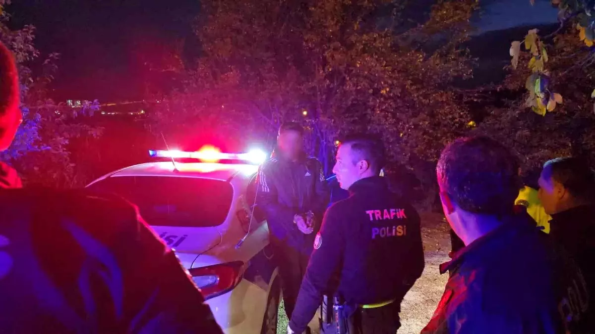 alkol influansli surucu polisi kovalamacaya tuttu C1A1fRMp.jpg