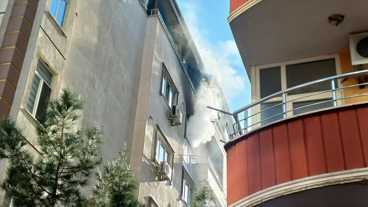 batmanda yangin anne ve iki cocuk dumandan etkilendi lGwIzWIn.jpg