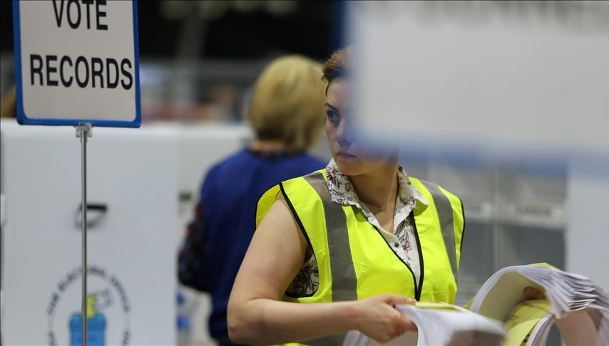 irlanda sandiga gidiyor iki kadin aday yarisacak Of8wabgW.jpg