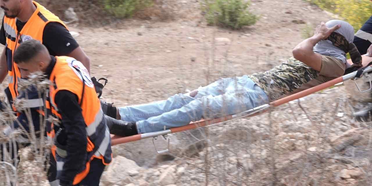 israil askerleri sevinmeyin diyerek filistinli kalabaliga saldirdi YDNh9YqB.jpg