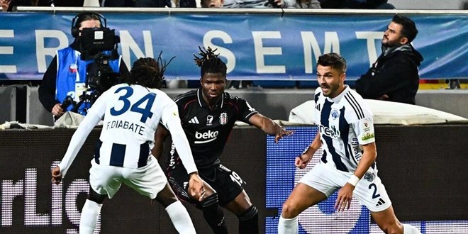 macta ilginc an besiktasli futbolcu mac devam ederken soyunma odasina gitti GIZuzpdy.jpg