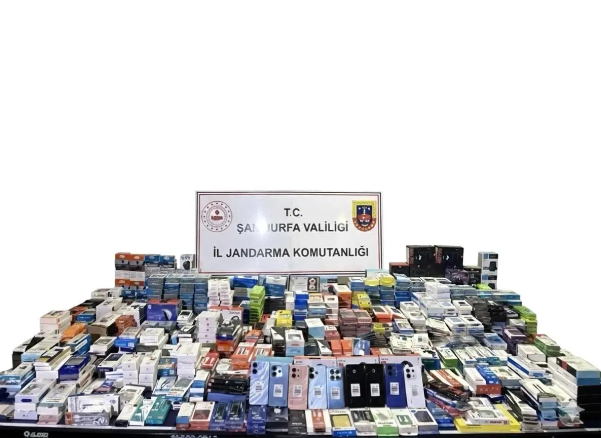 sanliurfada gumruk kacagi cep telefonu ve aksesuarlari ele gecirildi CY9YaunK.jpg