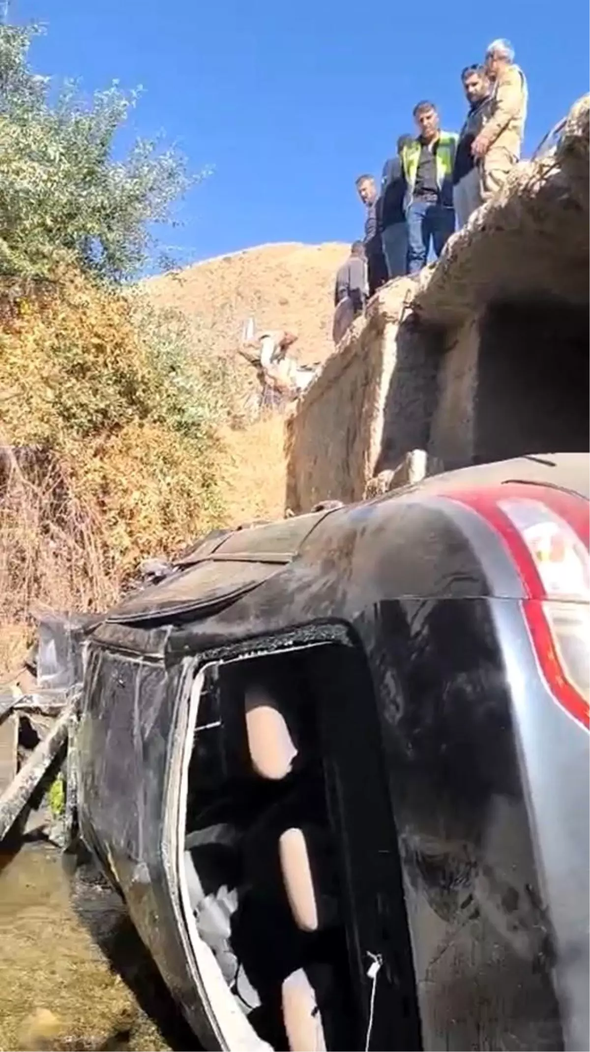 yuksekovada trafik kazasi 4 yarali 2DDZzyRi.jpg