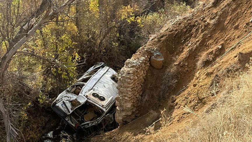 konyada ogrenci servisi ucuruma yuvarlandi yaralilar var sQMRkwBC.jpg